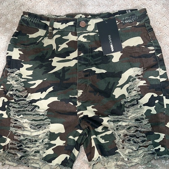 Distressed Bermuda Shorts - Camouflage size 15 - Picture 2 of 4